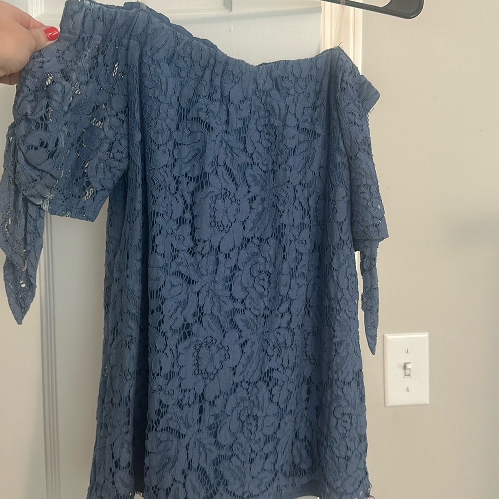 Miss chevious off the shoulder lace top. Size small.
